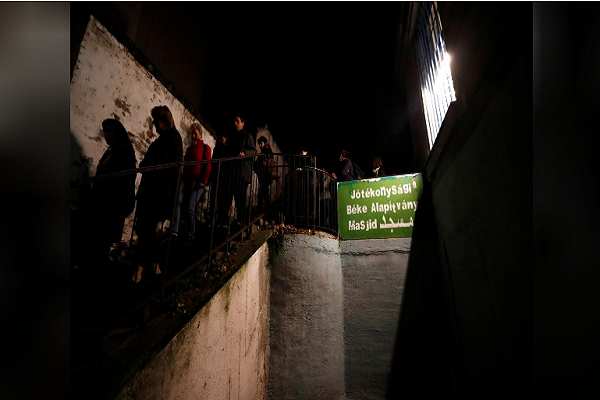 Hungarians take walking tour to overcome fears of Muslims Hungarians take walking tour to overcome fears of Muslims