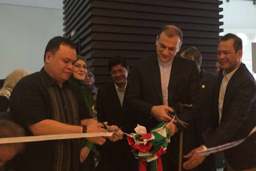 Quranic Artworks by Iranian Woman On Display in The Philippines