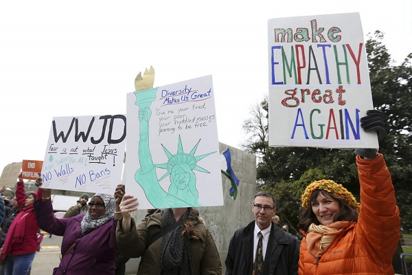 Cleric Reads from Quran as Oregon Legislature Convenes