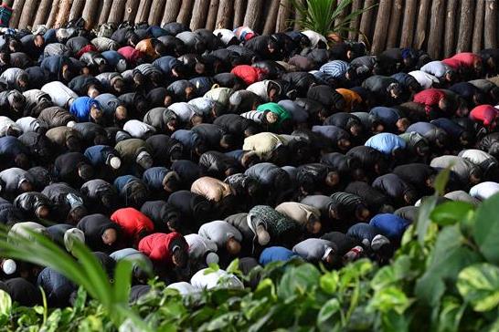 German School Bans Muslim Pupils from Publicly Praying
