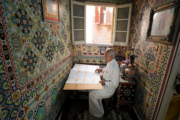 Artist Hopes for Guinness Record with 700-Meter Handwritten Quran