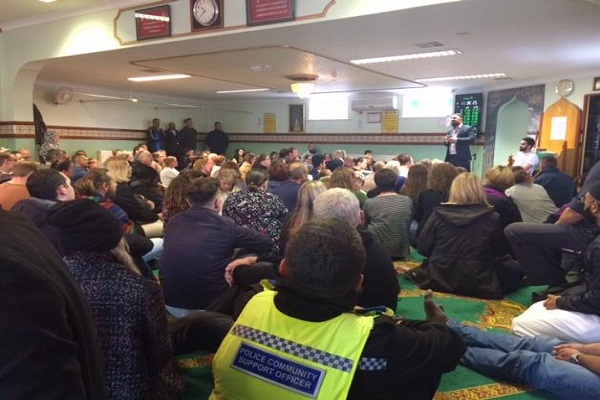 Hundreds Visit Britain Vandalized Mosque in Show of Support for Muslim Community