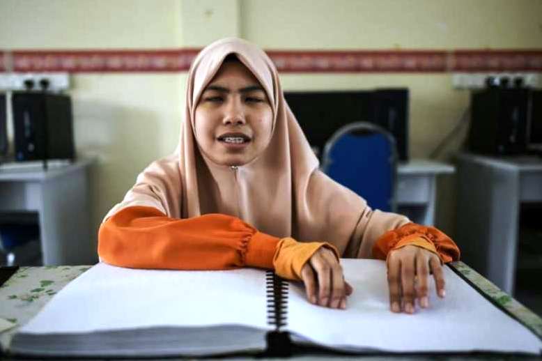 Blind Malaysian Muslims memorising Quran using Braille Blind Malaysian Muslims memorising Quran using Braille