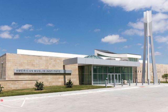 Thousands Turn Out for Tri-Faith Mosque Open House