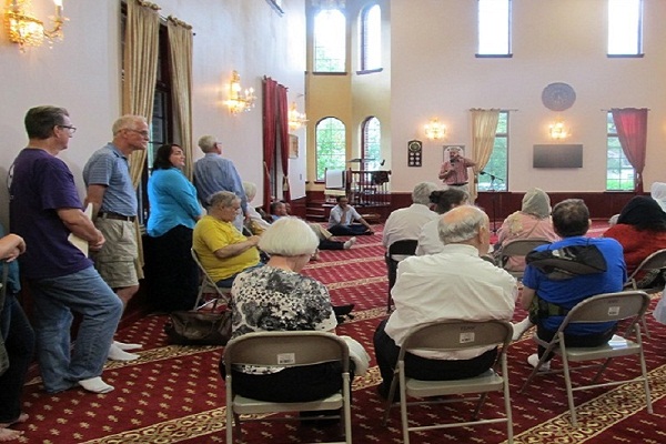 Dozens of Residents in Illinois Visit Islamic Center to Know about Islam