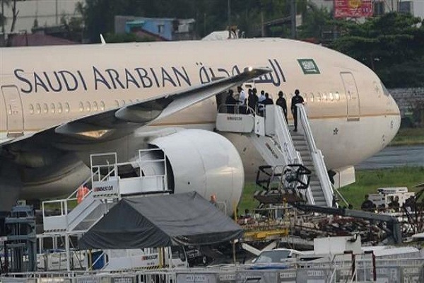 Riyadh Claims Doha Blocking Hajj Flights to Mecca