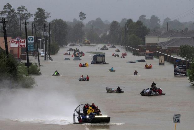Houston mosques are opening up as 24-hour shelters for Harvey victims Houston mosques are opening up as 24-hour shelters for Harvey victims