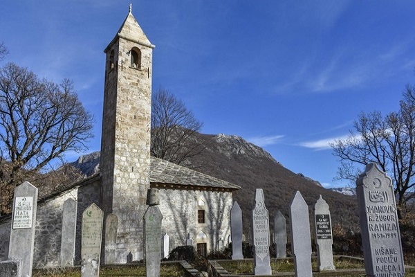 Bosnian Mosque Defies Time with Minaret Resembling Clock Tower