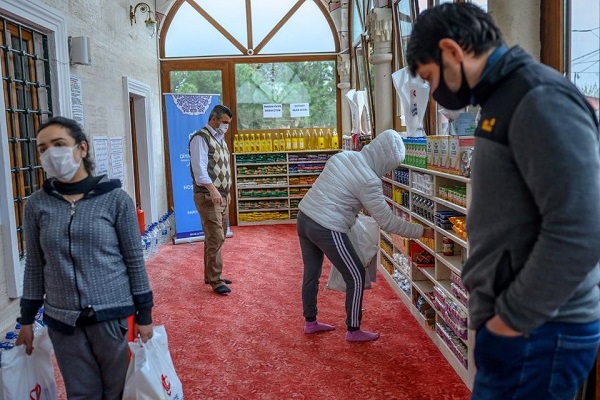 Mosque in Istanbul Turned into Grocery Center for Needy