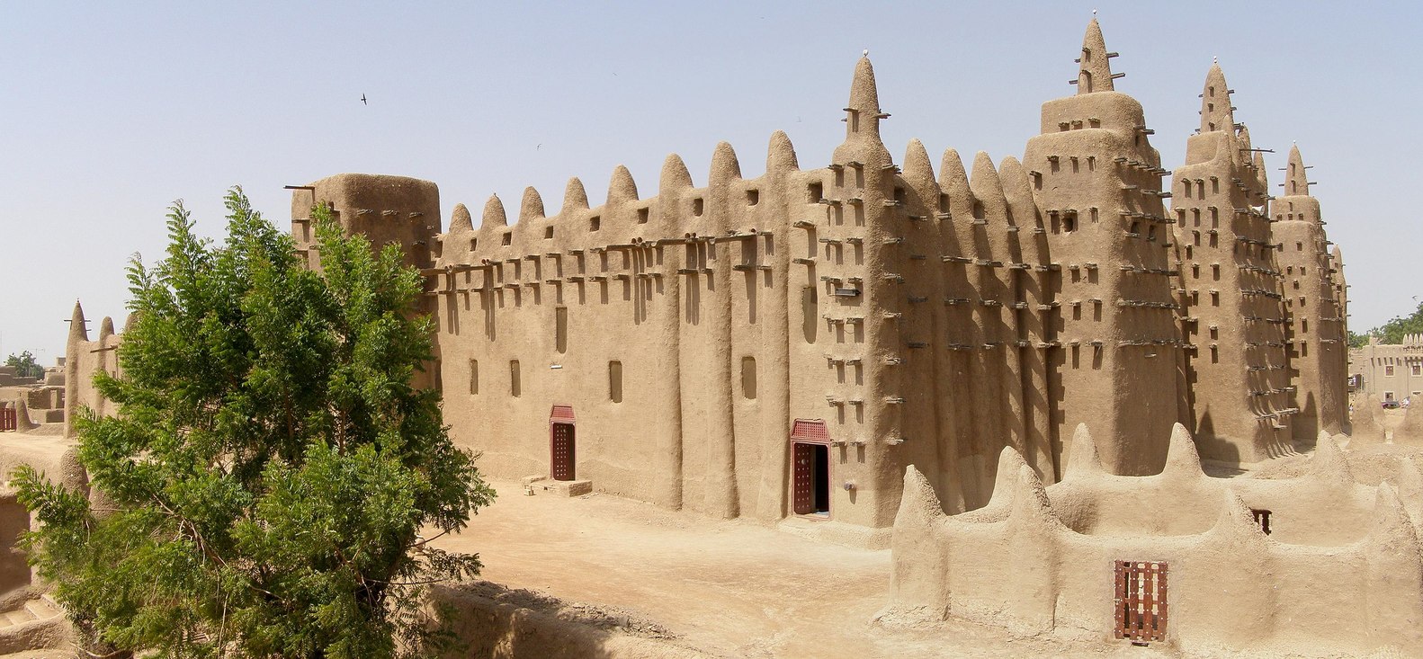 Quick View at Distinctive Mosques in Sub-Saharan Africa