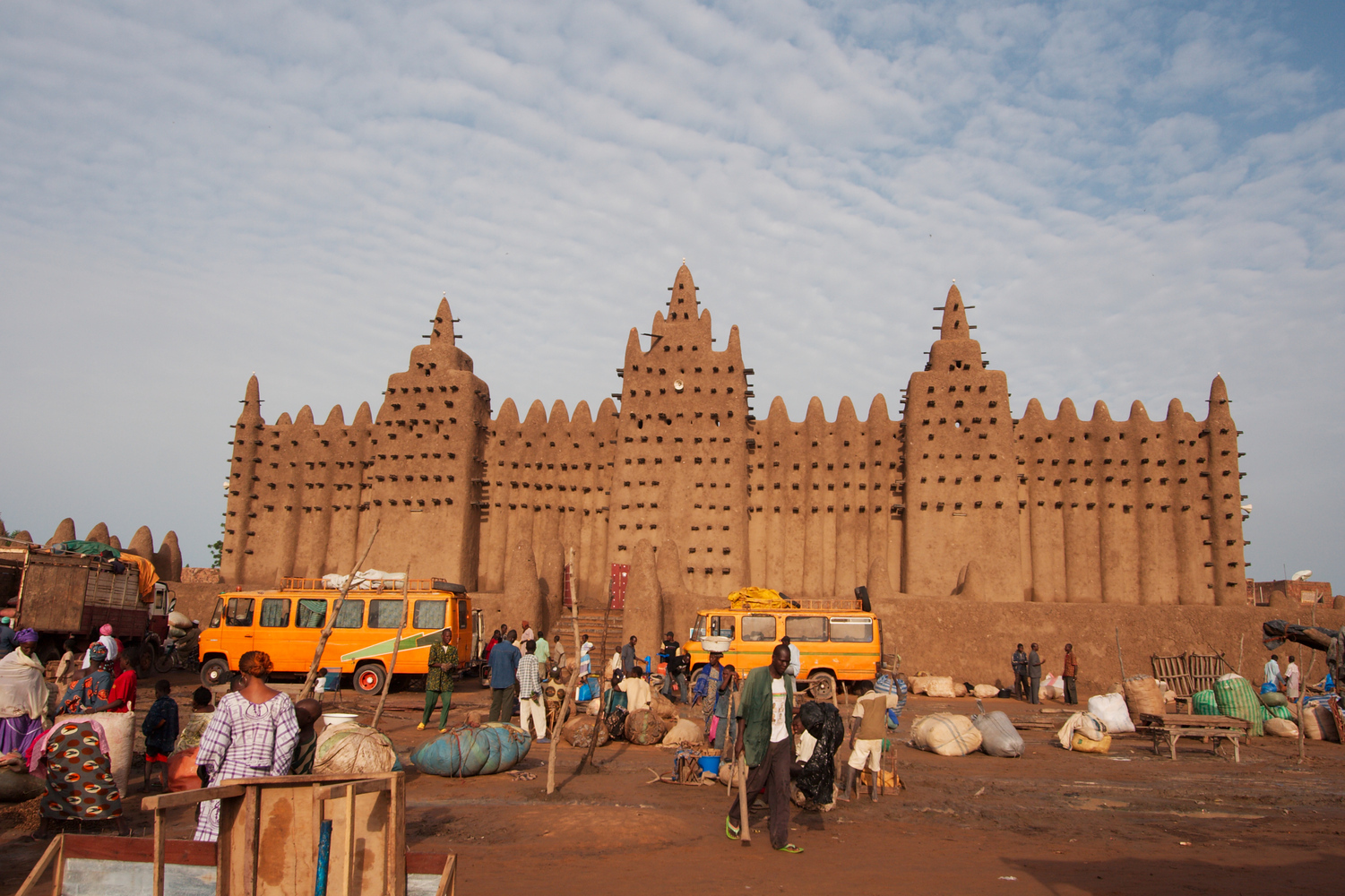 Quick View at Distinctive Mosques in Sub-Saharan Africa