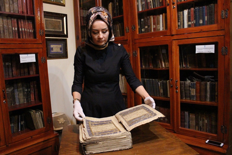 600-Year-Old Handwritten Quran Amazes Visitors in Turkey