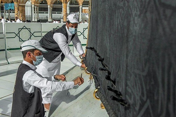 Maintenance of Kaaba’s Kiswa Underway Ahead of Ramadan