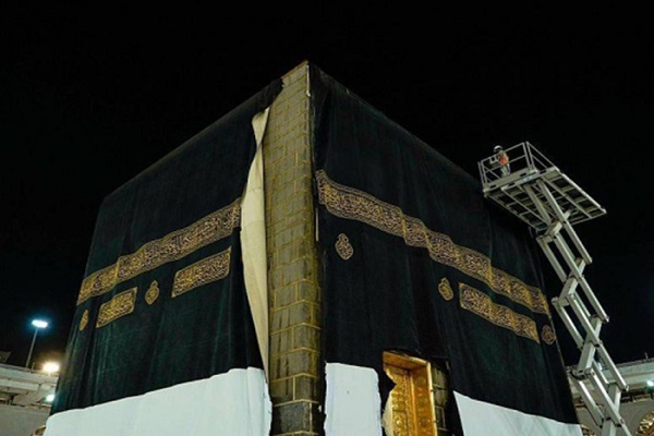 Kaaba Draped in New Kiswa