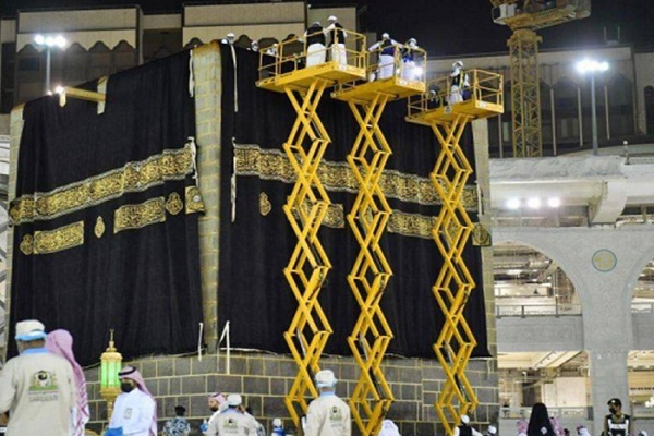 Kaaba Draped in New Kiswa