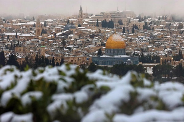 Al-Quds, Al-Aqsa Mosque Blanketed in White after Rare Snowfall  