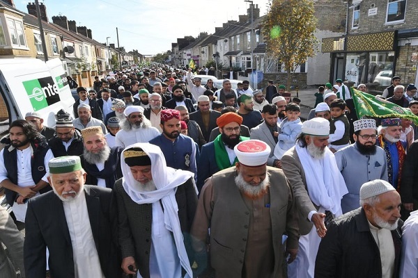 Muslims March through Streets of UK’s Peterborough to Celebrate Holy Prophet’s Birthday