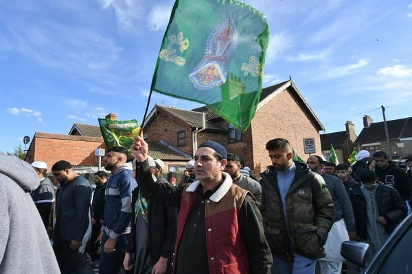 Muslims March through Streets of UK’s Peterborough to Celebrate Holy Prophet’s Birthday