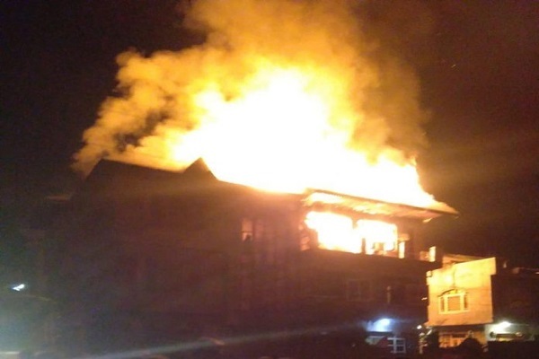 Fire Damages Mosque in Kashmir