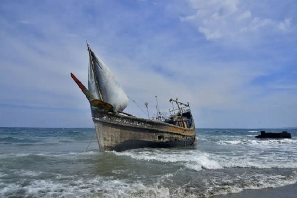 Boat taking Rohingya Muslim group to Indonesia