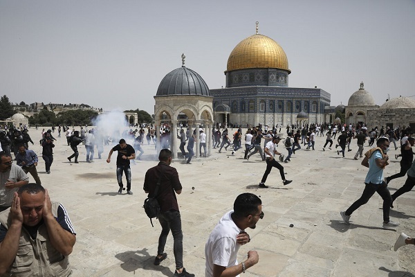 Israeli settlers, forces storm Al-Aqsa Mosque