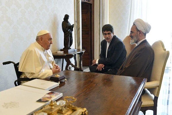 Ayatollah Arafi's meeting with Pope Francis
