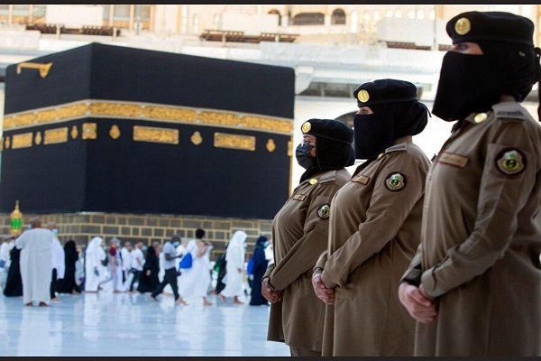 Hajj pilgrims at Grand Mosque in Mecca