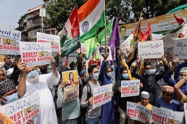 Protesters in India slam insult to Holy Prophet (PBUH)