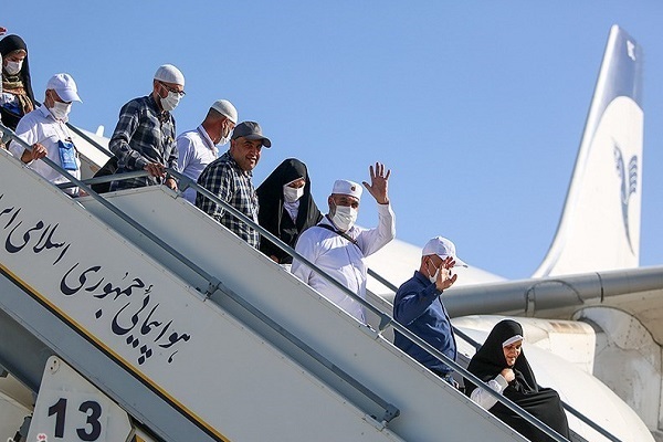 Iranian pilgrims returning from Hajj