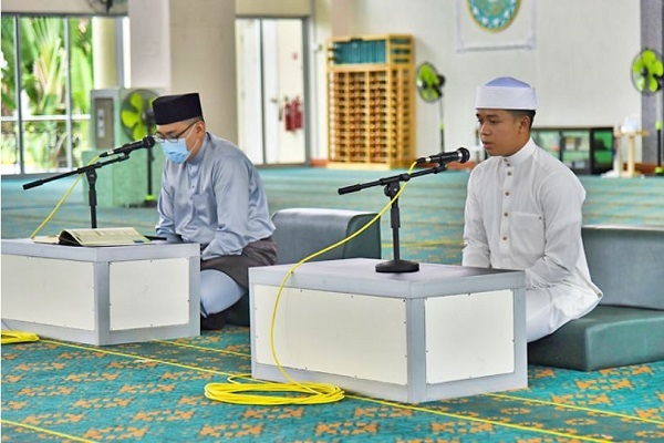 12 Quran Memorizers Receive Certificate in Brunei