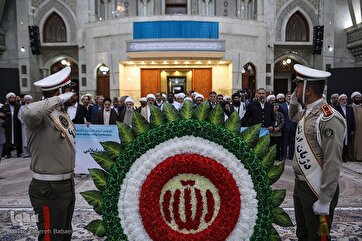 Int’l Islamic Unity Conference Participants Pay Tribute to Imam Khomeini