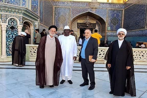 Cheikh Kanté, the special advisor to the president of Senegal, visits the holy shrine of Hazrat Masoumeh (SA) in Qom