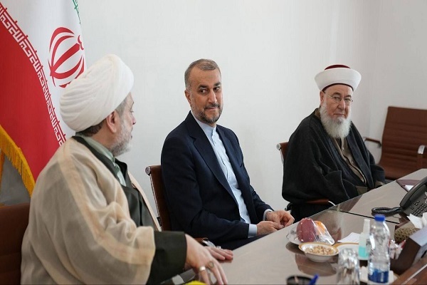 A delegation from the Assembly of Lebanese Muslim Scholars met with Iranian Foreign Minister Hossein Amirabdollahian in Tehran