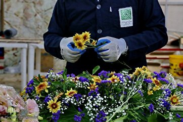 Servants Decorate Hazrat Masoumeh Shrine with Thousands of Flowers