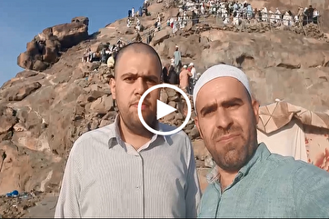 Iranian Qaris Recite Verses from Surah Al-Alaq near Mecca (+Video)