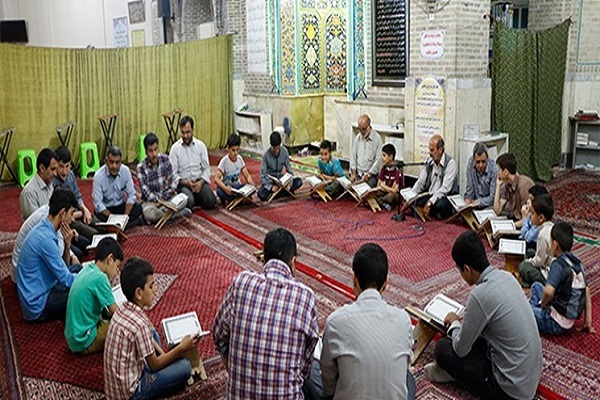 A Quranic circle at an Iranian mosque