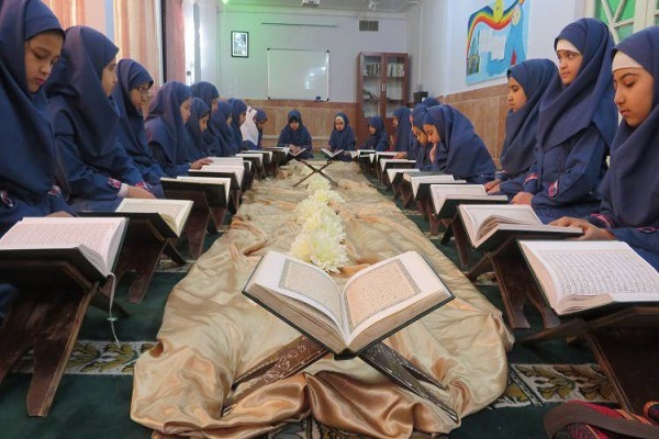 A Quranic program at a school in Iran