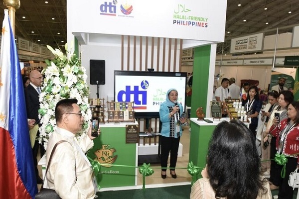 Representatives of the Philippines present the country’s products at the Saudi Halal Expo in Riyadh on Oct. 29, 2024.
