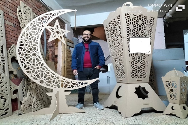 Egyptian Munabbat (wood carving) artist Ismail Sabir