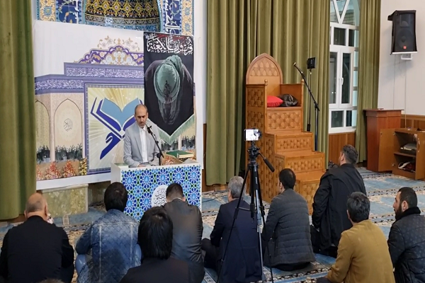 Iranian qari Mehdi Saed reciting Quran at a program in Georgia