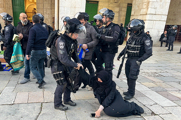 Israeli regime forces attack Muslims at Al-Aqsa Mosque