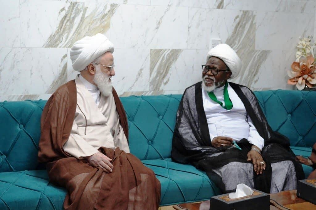 Sheikh Ibrahim Zakzaky meets with Ayatollah Sheikh Mohammad Yaqubi, an Iraqi source of emulation, in the holy city of Najaf