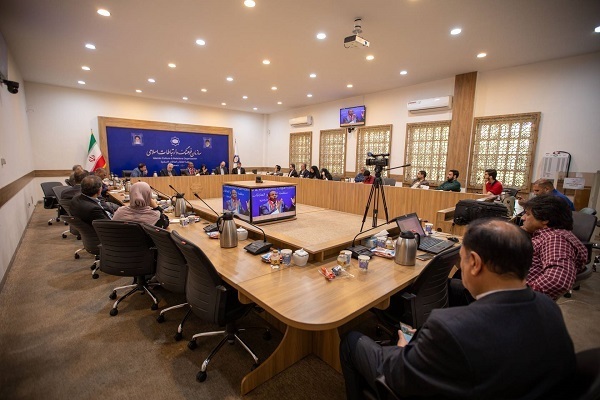 South Africa’s Ambassador to Iran Francis Molloy attends a specialized session held in Tehran under the title of “South Africa and Resistance Discourse”