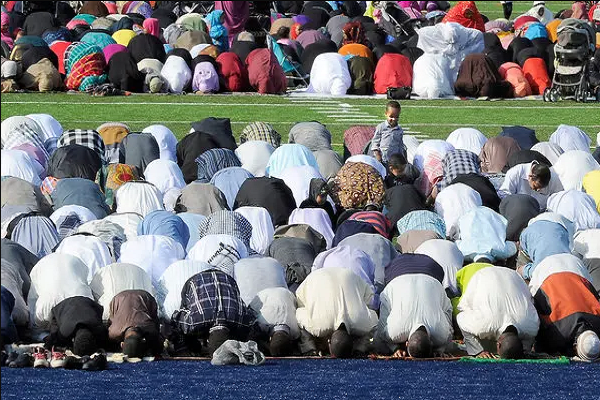 American Muslims performing Eid prayers