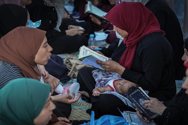 Palestinian women in Gaza learning the Quran