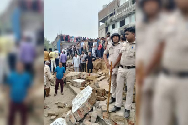 Several protestors formed a human chain around a mosque in Delhi, preventing the earthmovers from demolishing a wall of the mosque.