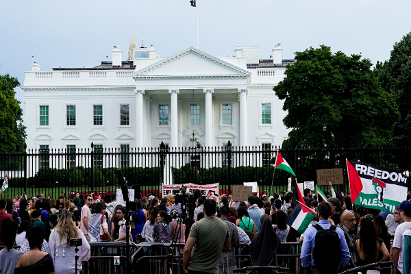 Pro-Palestine rally in front of the White House