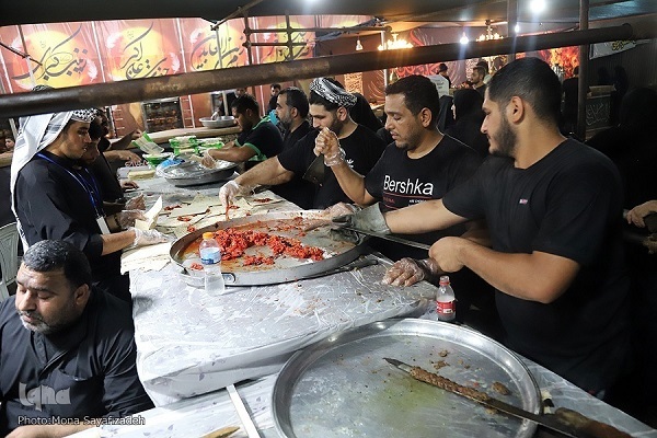 A Moukeb on the path of Arbaeen pilgrims