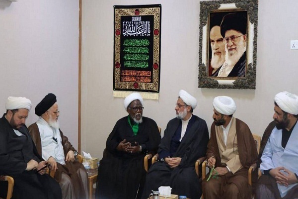 Nigerian top Shia cleric Sheikh Ibrahim Zakzaki meets with Ayatollah Seyed Mojtaba Hosseini, the representative of the Leader of the Islamic Revolution Ayatollah Seyed Ali Khamenei in Iraq