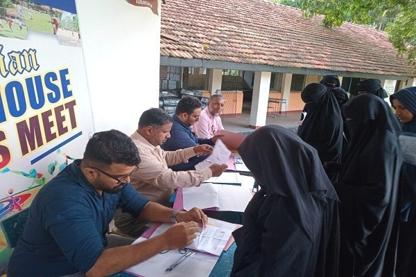 Muslims in Sri Lanka registering for the second nationwide Quran memorization competition of the country